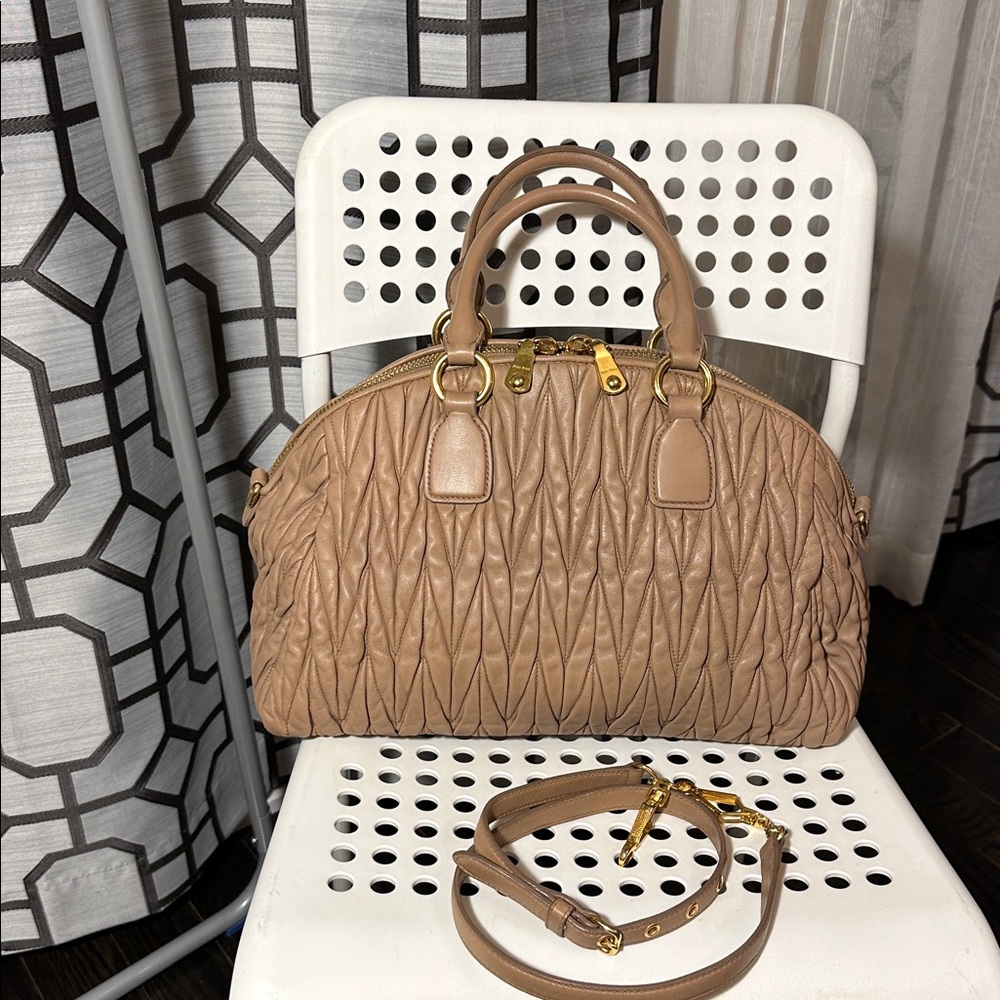 Miu Miu Matelassé Nappa leather bag, featuring a quilted design. - Picture 4 of 14